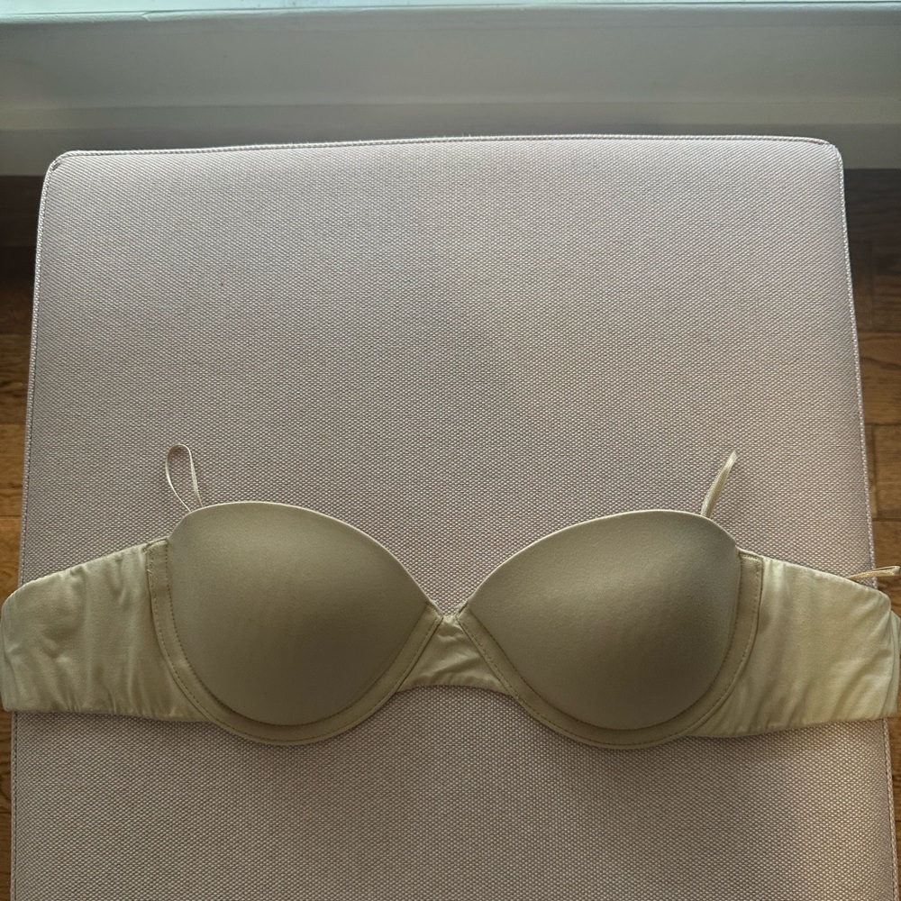 Maidenform light nude strapless bra (32B)